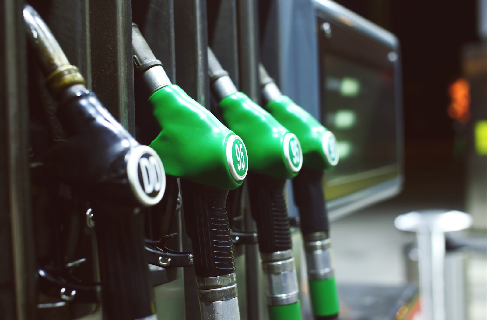 Как сэкономить при покупке бензина на АЗС